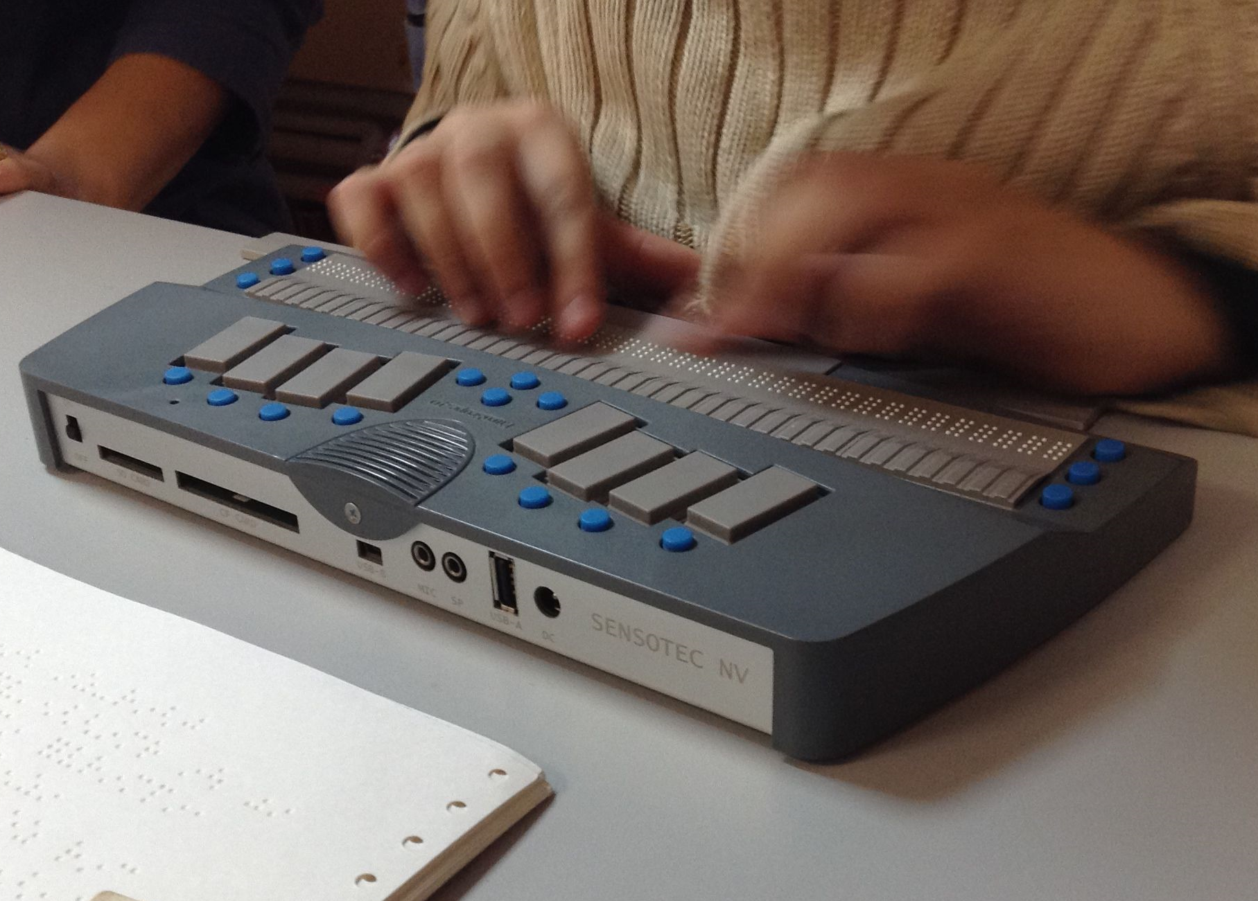 Comment lire un livre en braille numérique ? Éole, un service de la